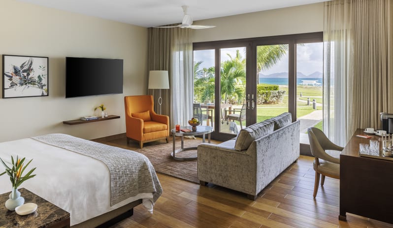 Oceanfront Junior Suite King Seating